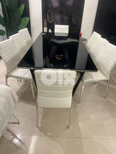 Dining table with 8 chairs for sale - Very Good Condition