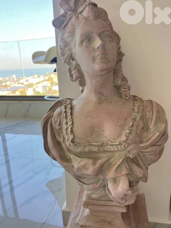 Statue 2