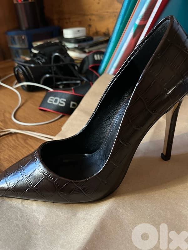 real leather new pump in box 8