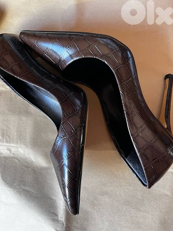 real leather new pump in box 11