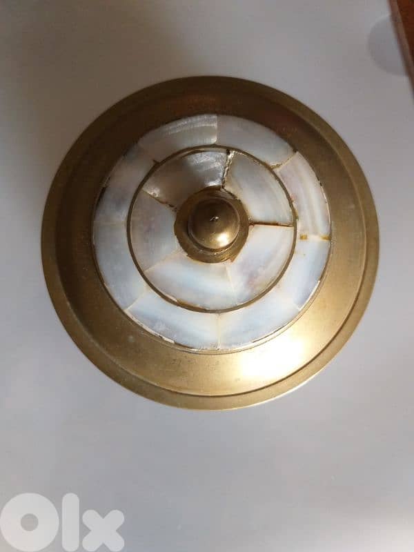 Elegant Shell/Brass Jewelry box 1