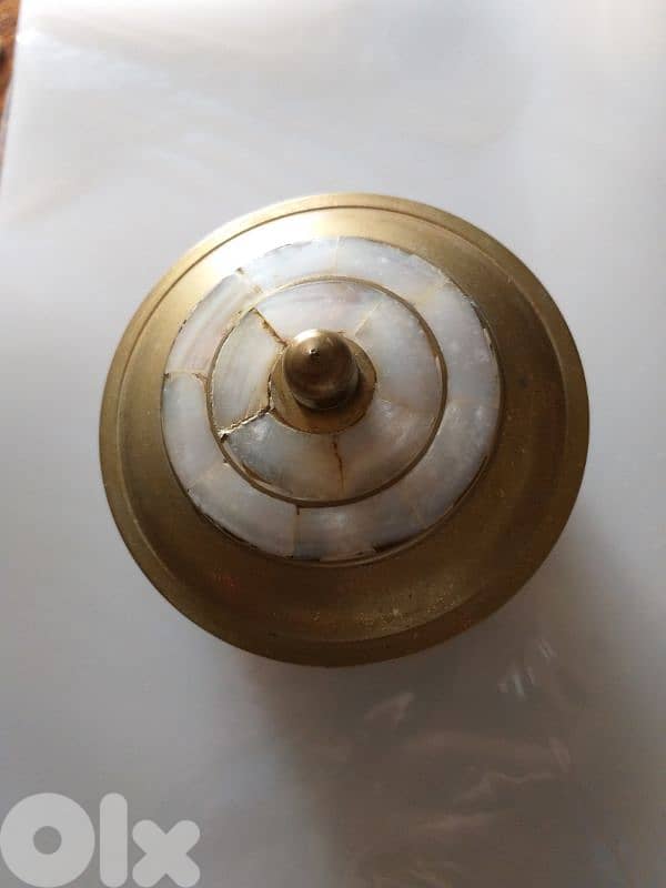 Elegant Shell/Brass Jewelry box 5