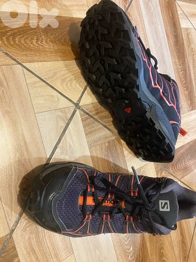 Salomon hiking running shoes comfortable