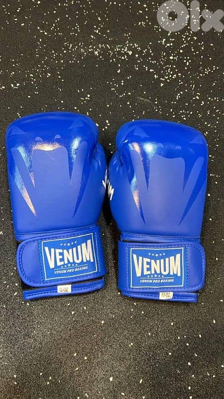 venum gloves 2