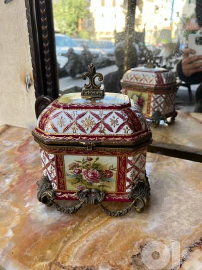 Frensh box sevres antiques hand-painted flowers صندوق ساڤر فرنسي روعة