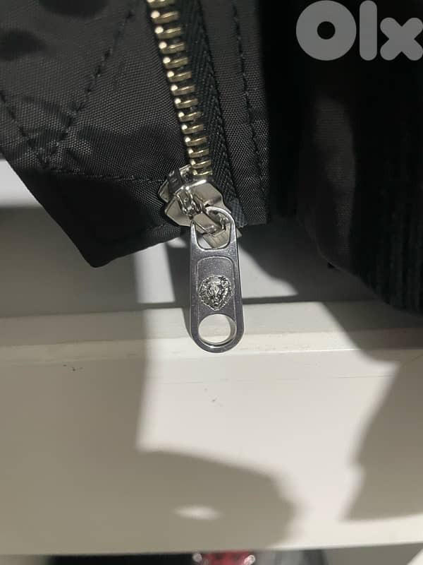 Versace versus 4