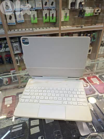 Used magic keyboard 12.9 white english
