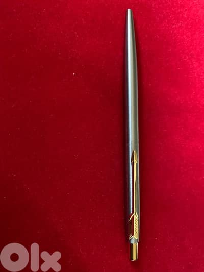 Parker ballpoint  pen brushed chrome silver and gold plated trim