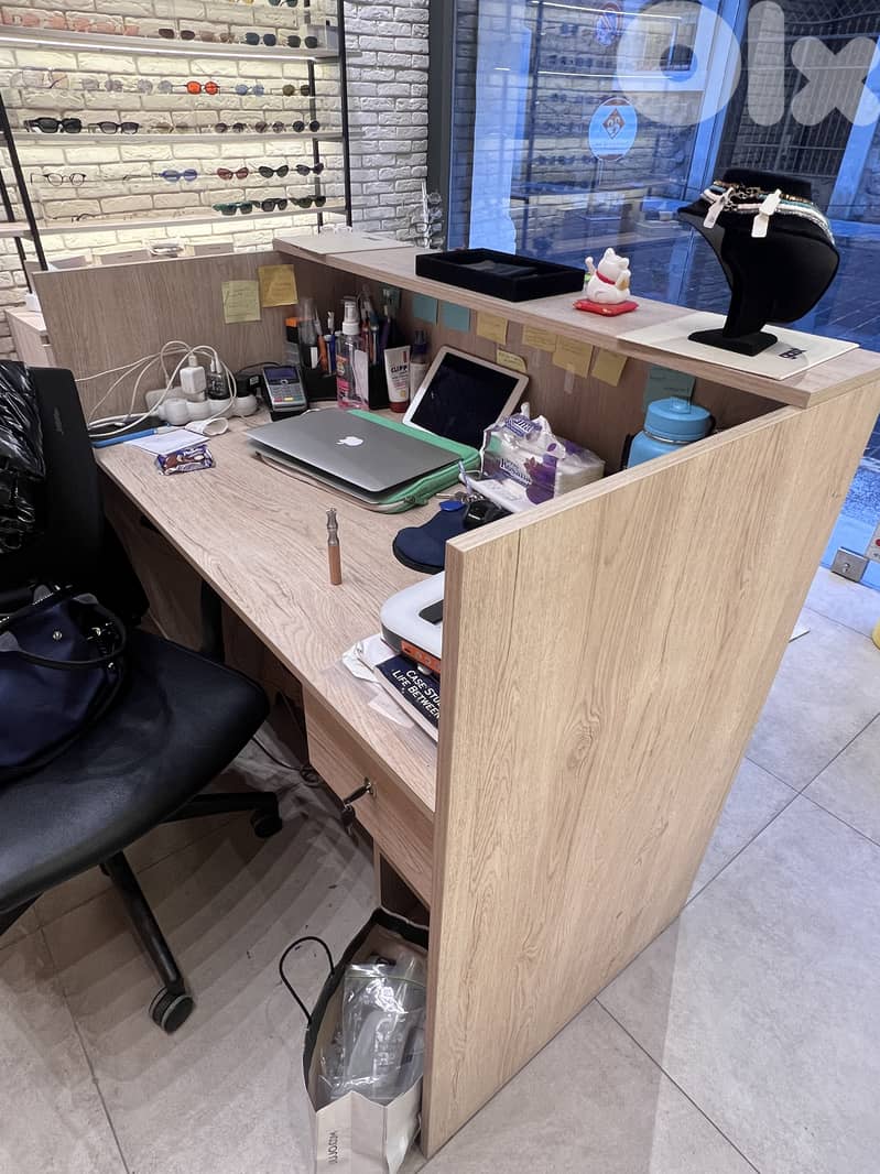 Desk with drawer and lock for shop - مكتب خشب 1