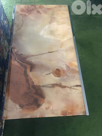 2 Onyx Tables with different sizes