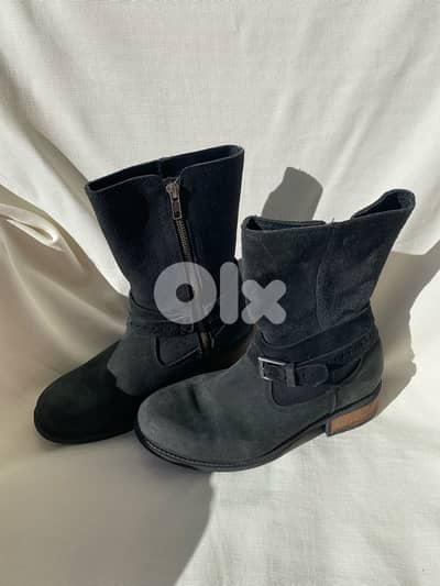 Ugg  dark blue suede boots