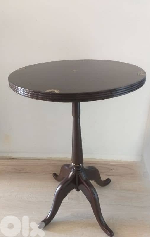 Side Table very good condition 6