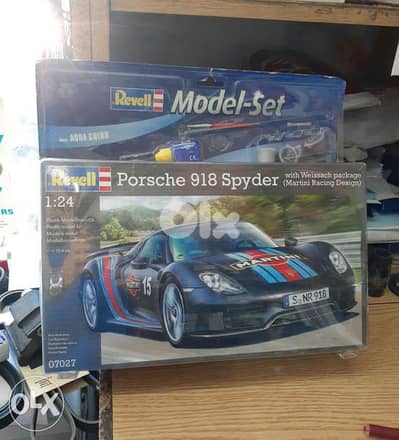 Porsche 918 Spyder Plastic Model Kit 1:24.