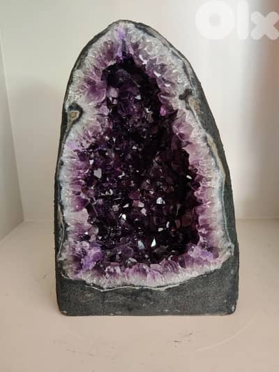 Amethyst geode precious stone/ gemstone احجار نادرة