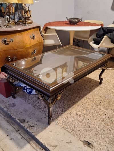 slidable top show coffee table