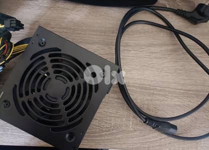 700Watt power supply