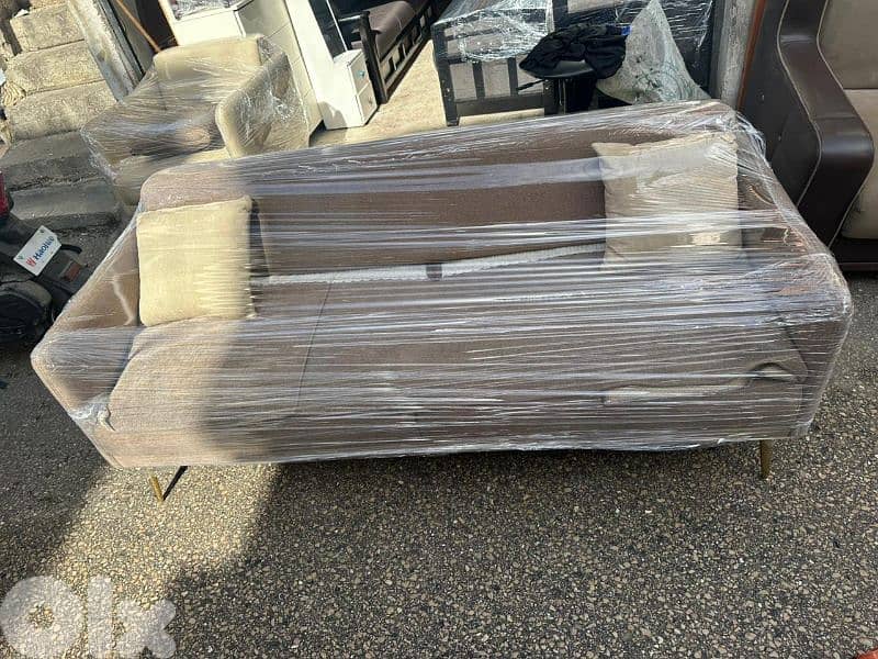 طقم كنبايات مودرن بصير تخت ثلاث قطع كتير نظيف 2