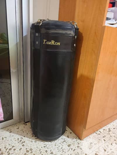 Like new barely used original thick leather boxing bag