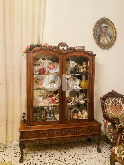 ڤترين خشب كلاسيك قديم بحالة ممتازة – Antique Wooden Display Cabinet