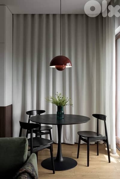 round black dining table