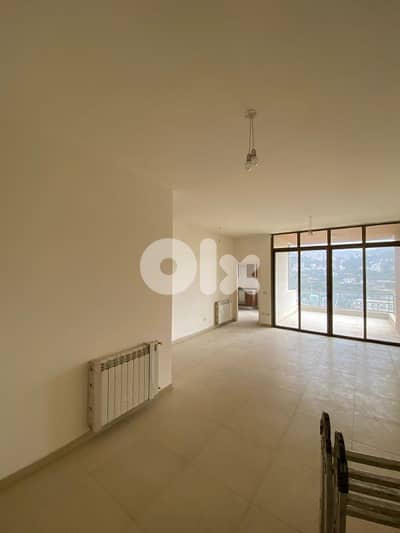 Apartment for sale in betchay شقة للبيع في بطشاي
