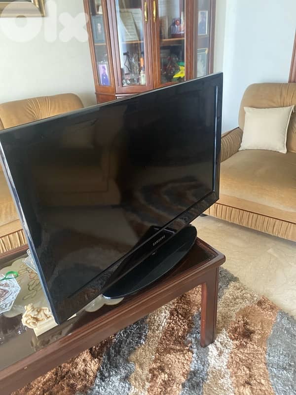 تلفيزيون 32 inch شاشة مش ملون بس ابيض و اسود 1