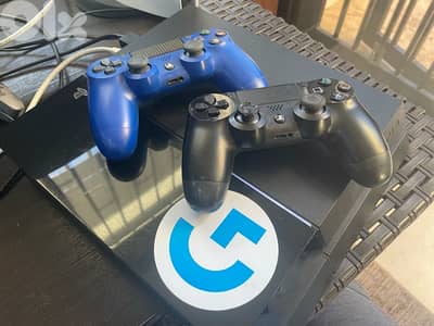 ps4 fat  + 2 games + 2 controllers (original)