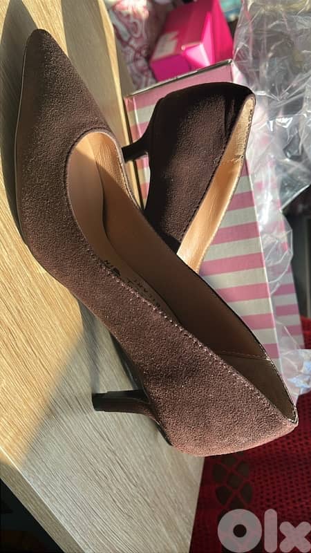 suede pump size 36 worn once 1