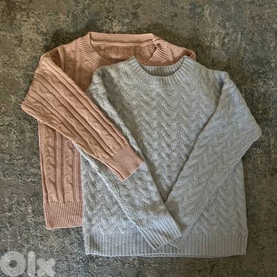 2 sweatshirts