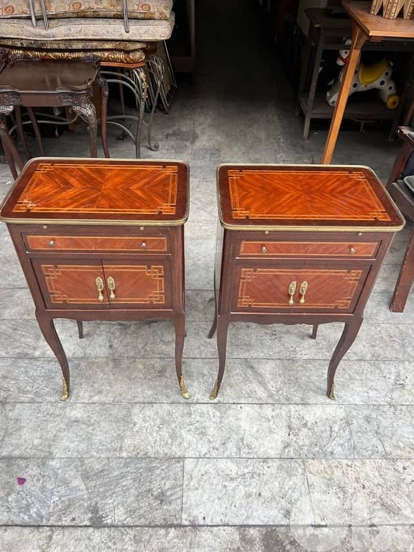 frensh commode table كومود طاولة عدد ٢ شغل فرنسي تنزيل برونز ناعم روعة 1