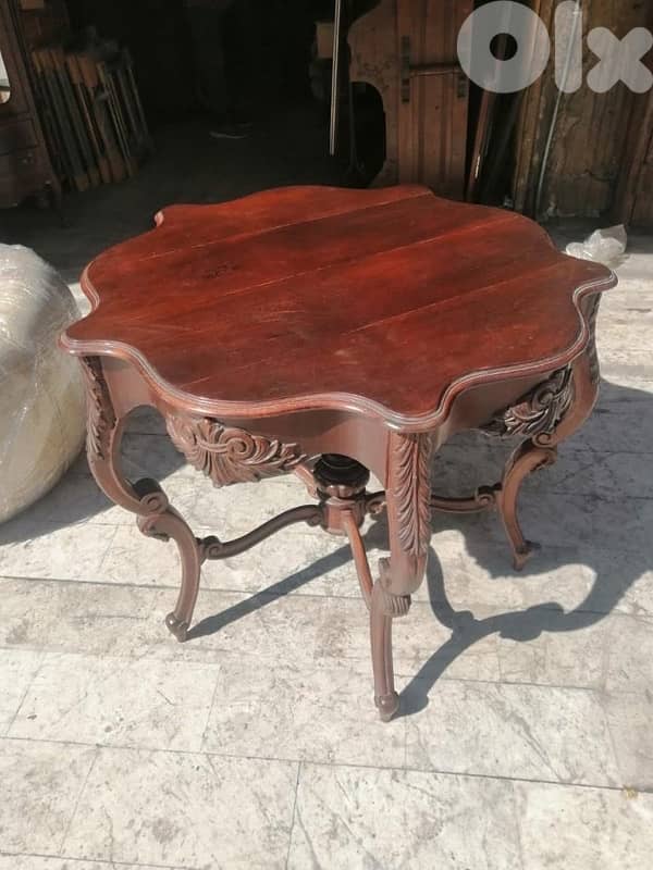 frensh table antique طاولة وسط فرنسية خشب جوز مميزة جداا ولا اروع 1
