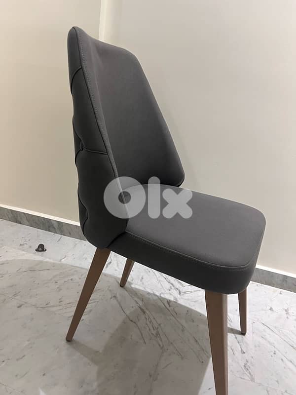 8 Dining Chairs 2