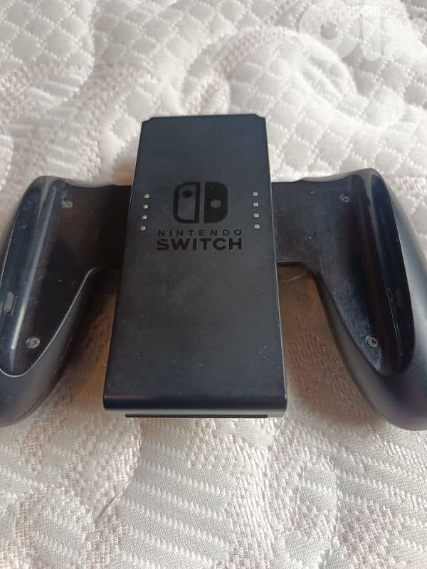 Urgently selling Nintendo Switch + 3 Games + Accessories (64GB SD) 5