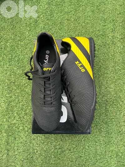 football shoes size 42
