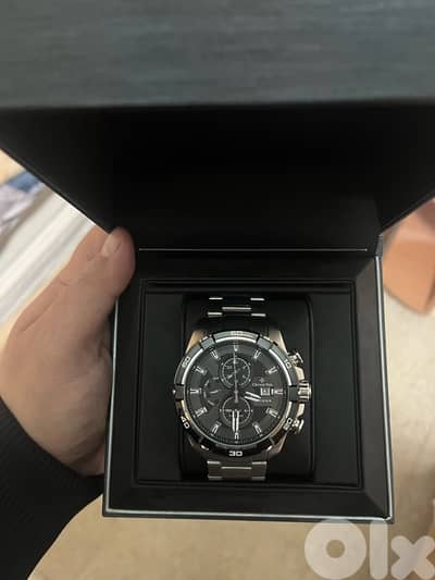 omorfia By rovina stainless watch barely use like new