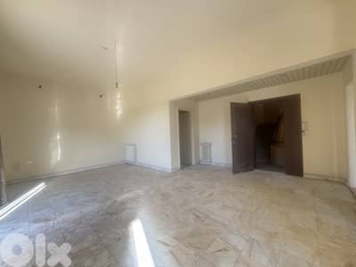 Office For sale in Baabda MQOA35