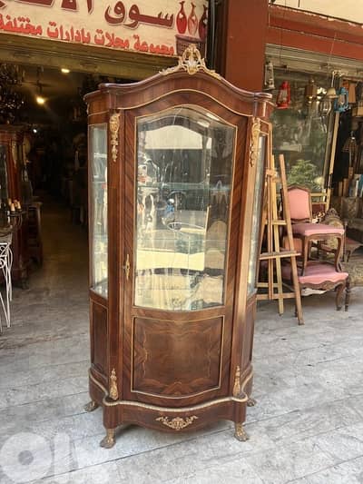 frensh vitrine crystaliére فاترين صالون خشب جوز تنزيل برونز ناعم روعة