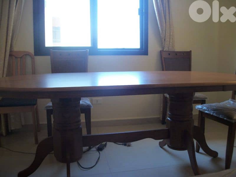 table +8 chaises 1