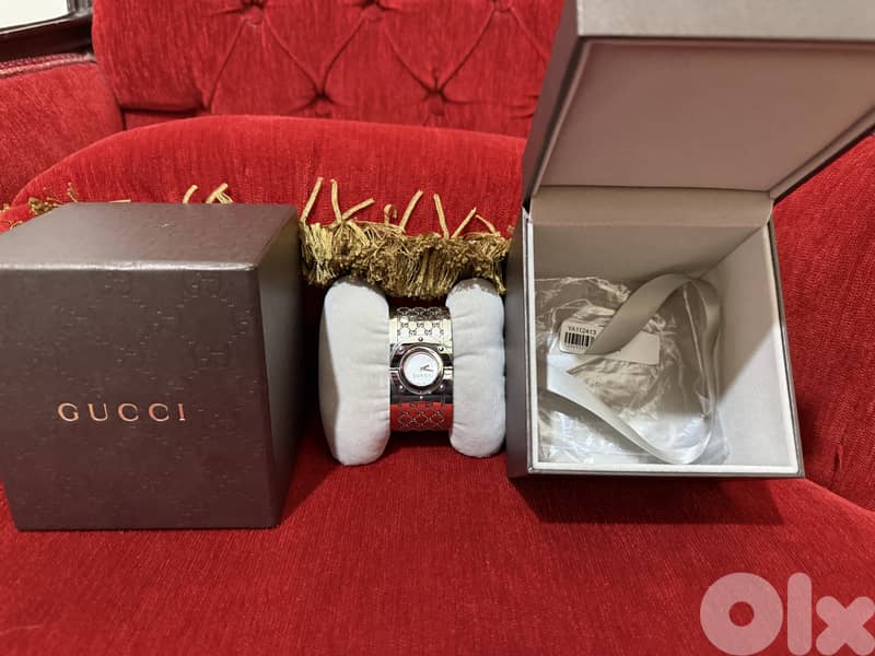 Gucci 112 Twirl Steel White MOP Dial Quartz Ladies Bangle Watch 5