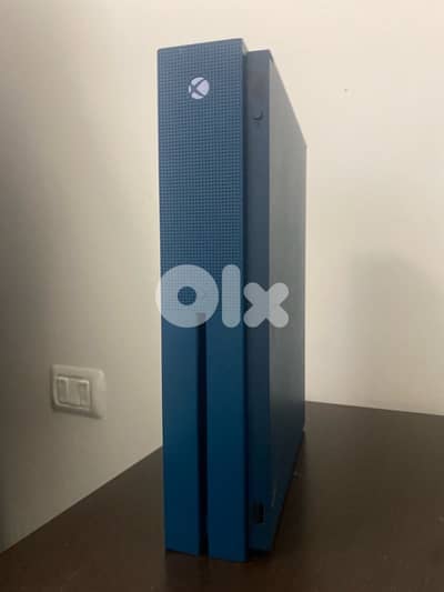 Xbox One S Deep Blue original controller + 2 disk very clean like new