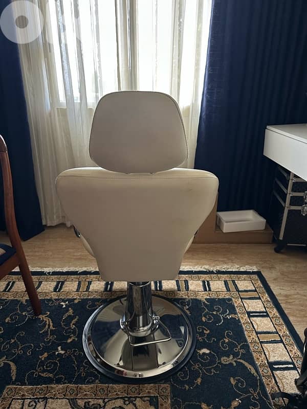 makeup chair 2