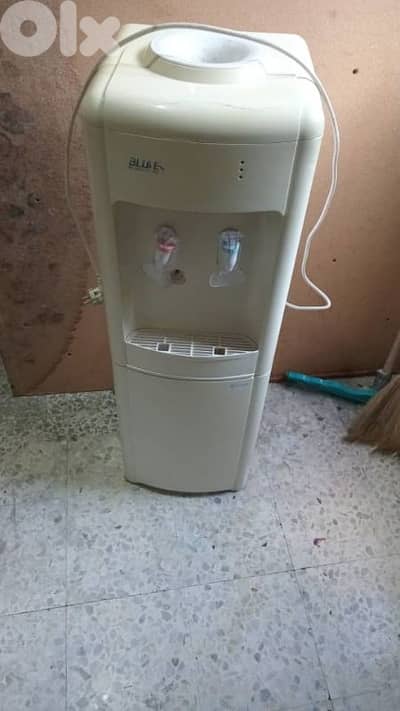 براد ماء بحالة جيدة جدا water cooler very good condition