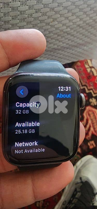 Apple watch 44 mm SE موجودة ب سد البوشرية 03874930  بيتزبط السعر شوي 1