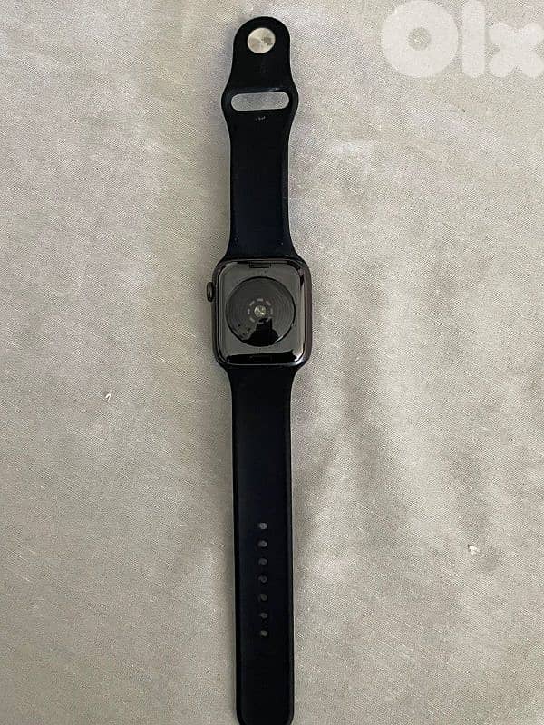 Apple watch 44 mm SE موجودة ب سد البوشرية 03874930  بيتزبط السعر شوي 5