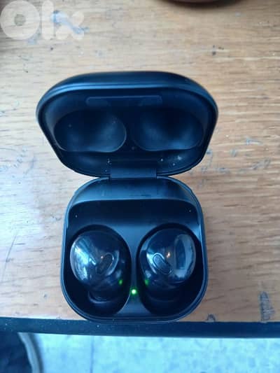 ears headphone