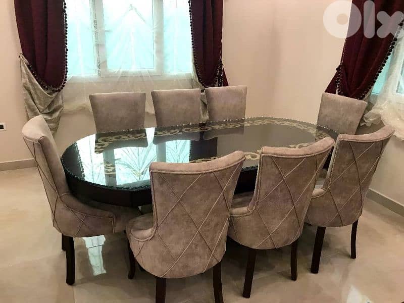 غرفة سفرة كاملة مع ٨ كراسي  طاولة بيضاوية 2
