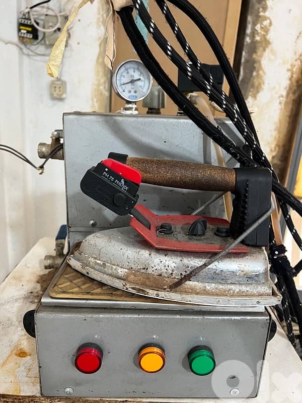Industrial Steam Iron Table with Boiler طاولة كوي صناعية مع بويلر بخار 2