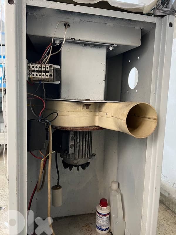 Industrial Steam Iron Table with Boiler طاولة كوي صناعية مع بويلر بخار 3