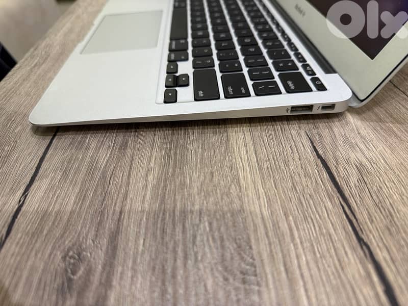 Macbook Air 2014 11 Inch Core I5 128GB 4GB Ram With Charger 4