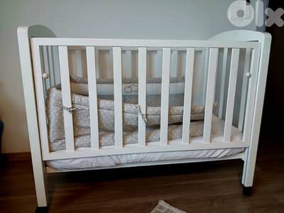 Baby Crib wood + Fap mattresses + accessories